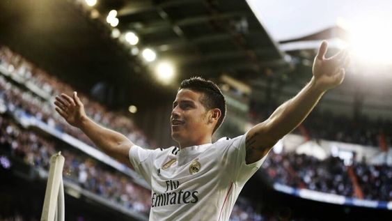 Real Madrid goleó al Almería y no le pierde pisada al Barça