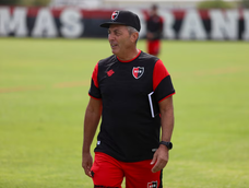 El entrenador ya asumió su segundo ciclo en la lepra rosarina y su primer desafío será el clásico frente al Canalla.&nbsp;