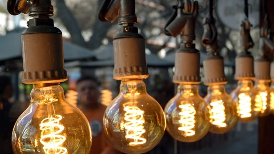 Segmentación de subsidios a las tarifas de energía eléctrica y de gasAumento en las Tarifas de los servicios de electricidad y gas en Argentina, los usuarios deberán controlar el consumo subsidiado mensual eléctrico y de gas para no exceder el tope de 400kWh, ni de m3. Consejos para ahorrar en la factura.Foto: Orlando Pelichotti / Los Andes