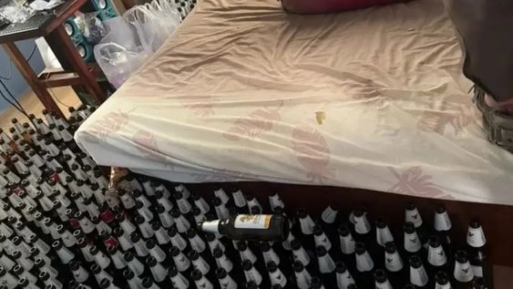 Murió tras alimentarse solo de cerveza durante un mes: lo encontró su hijo de 16 años