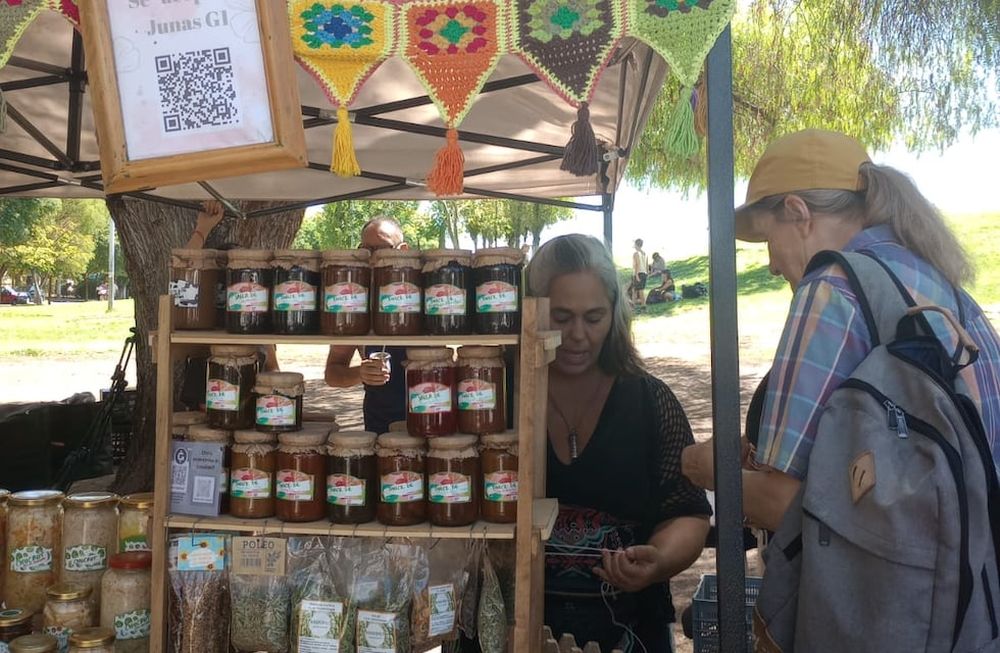 Feria de intercambios y de productos orgánicos en plena Ciudad de Mendoza