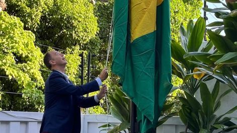 Los Andes | Ya fue izada la bandera de Brasil en la residencia de la embajada de Argentina en Caracas.