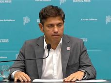El gobernador bonaerense, Axel Kicillof, en conferencia de prensa, atribuyó hoy el pedido del presidente Javier Milei de intervención de la provincia de Buenos Aires a un intento de tapar el escándalo de estafas con criptomonedas.&nbsp;