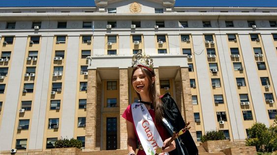 Sigue el reclamo por la reina de la Vendimia de Guaymallén. Julieta Lonigro, reina elegida por vecinos de Guaymallén en diciembre de 2021. Foto: Orlando Pelichotti / Los Andes