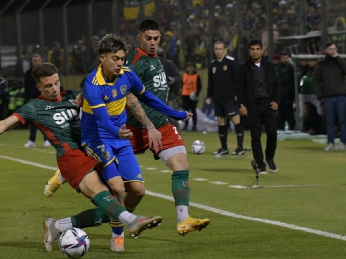 Exequiel Zeballos sufrió una durísima patada por parte de Milton Leyendeker.