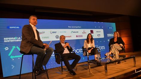 En el panel de cierre participaron Fabián López (ministro de Servicios Públicos de Córdoba), María Constanza Ferrer (Telecom) y Belén Daghero (Holcim). La moderación estuvo a cargo del periodista Daniel Alonso. (Javier Ferreyra/La Voz)