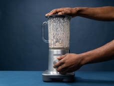 para una limpieza a fondo: como cuidar tu licuadora con 2 ingredientes que todos tenemos en casa