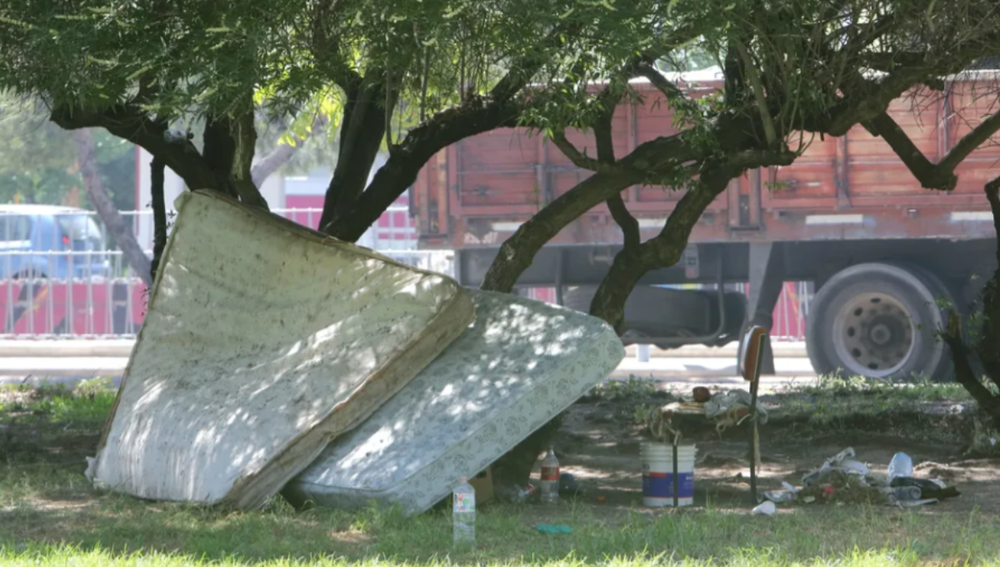 Personas en situación de calle: la Ciudad de Mendoza y la Iglesia trabajan en políticas de ayuda. Foto: Los Andes