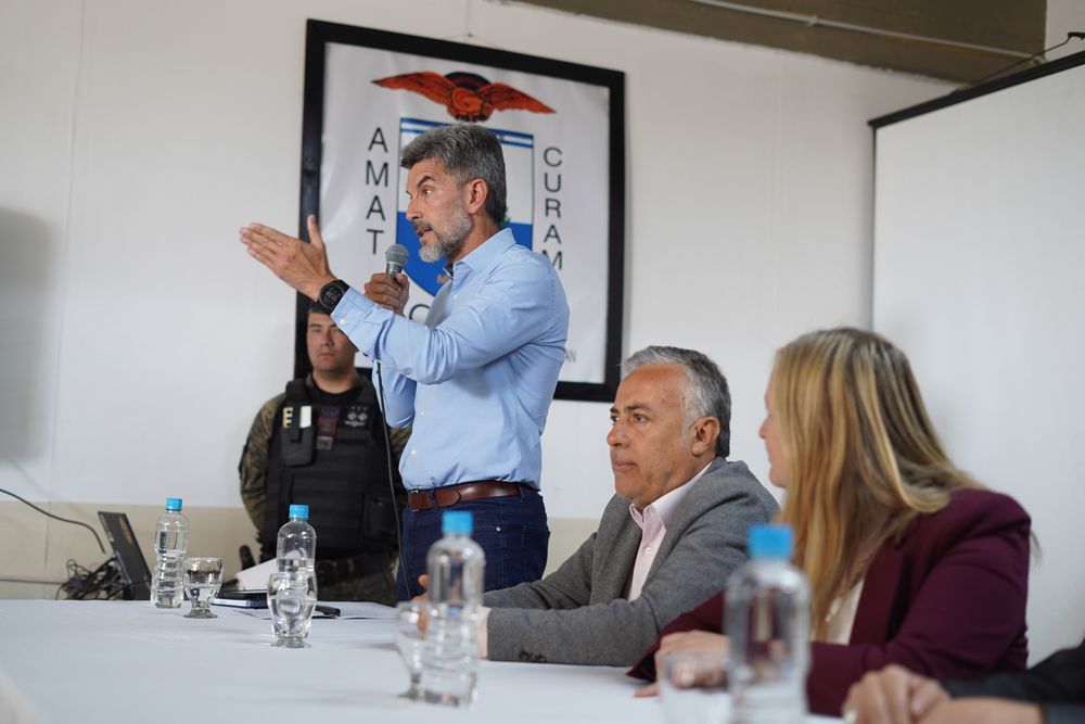 El intendente de Ciudad, Ulpiano Suarez junto al gobernador, Alfredo Cornejo. El intendente de Ciudad, Ulpiano Suarez junto al gobernador, Alfredo Cornejo.