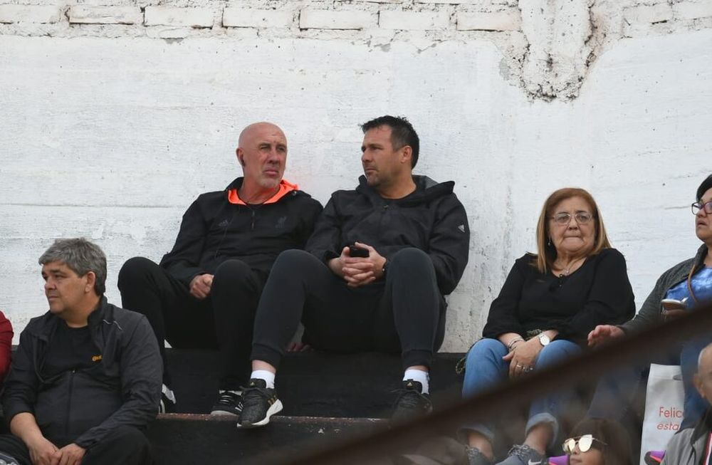 Diego Dabove y el Gato Oldrá estuvieron presentes en el triunfo del Cruzado