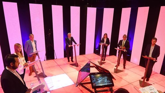 Debate final de candidatos a Senadores Nacionales por Mendoza en el estudio de Canal 9.Lautaro Jimenez Frente de Izquierda, Anabel Fernandez Sagasti frente de Todos, Jorge Pujol Compromiso Federal, Alfredo Cornejo Cambia Mendoza, Mercedes Llano Vamos Mendocinos, Marcelo Romano Partido Verde y Gustavo Majstruk Partido Federal.