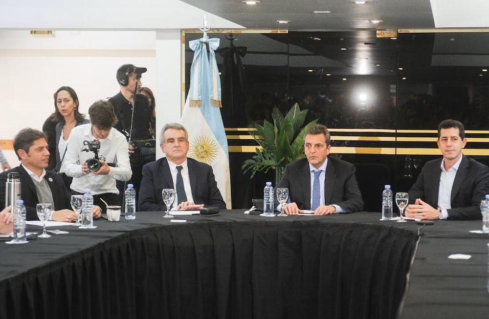 Los gobernadores oficialistas se reunieron en el CFI con la fórmula presidencial de Unión por la Patria y designaron a Eduardo Wado de Pedro como jefe de campaña. Foto: Federico López Claro