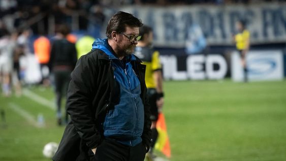 Alfredo Berti, entrenador de los Azules, sostuvo que sus dirigidos van a dar pelea hasta el último partido. Frente a Brown sufrió su primera derrota de local después de 12 partidos. Foto: Ignacio Blanco / Los Andes