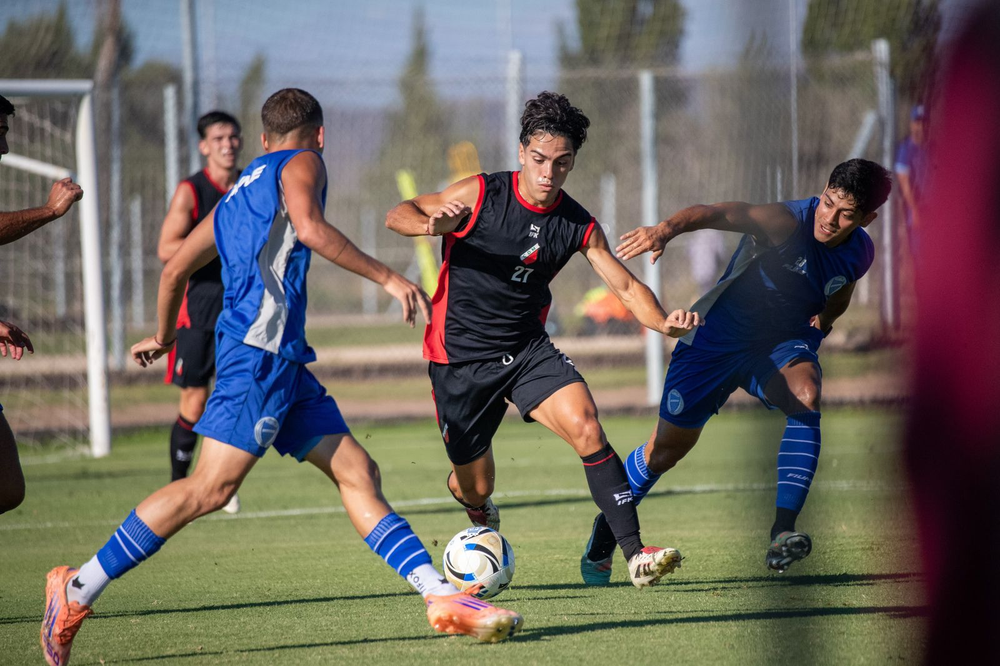 En el Predio de Coquimbito, el Expreso y el Cruzado disputaron dos encuentros amistosos en ambos casos se impuso (1&nbsp; a 0)el equipo dirigido por Alexis Matteo.