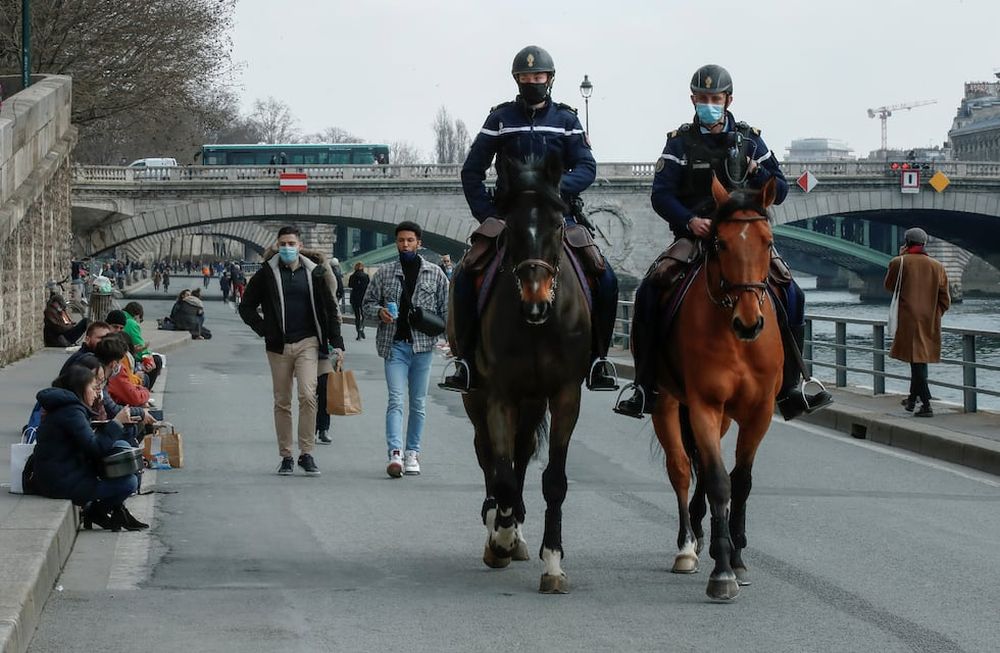 Tercera ola: Francia extiende el confinamiento a todo el país por un mes y cierra escuelas