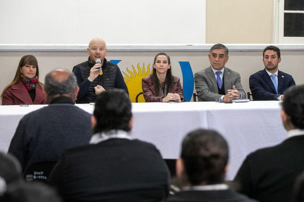 El intendente de Luj&aacute;n de Cuyo, Esteban Allasino, junto a la ministra de Seguridad y Justicia, Mercedes Rus