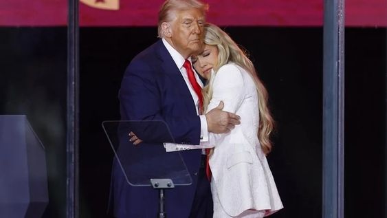 Donald Trump y la viuda de Charlie Kirk en el funeral del activista Donald Trump y la viuda de Charlie Kirk en el funeral del activista