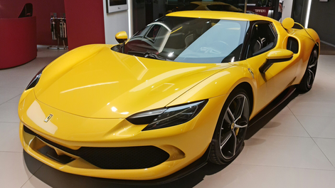 Un empresario destrozó su Ferrari de 1 millón de dólares al chocar en una rotonda