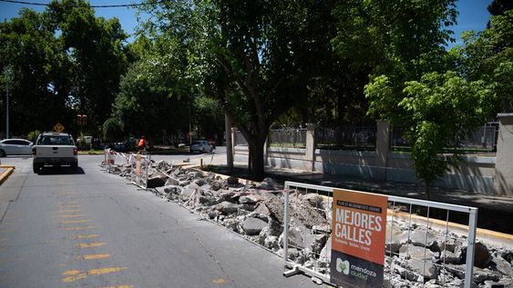 La Ciudad reacondiciona la calzada en calle Sobremonte