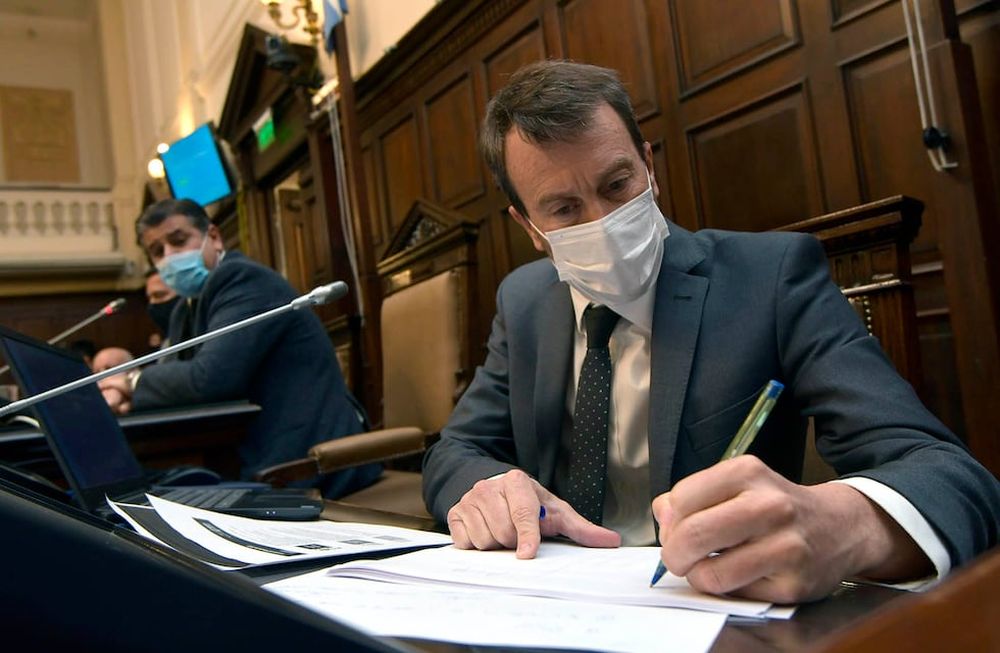 El jueves pasado, el ministro de Hacienda Lisandro Nieri, presentó el proyecto de Ley del Presupuesto 2022 en la Legislatura Provincial. Foto: Orlando Pelichotti
