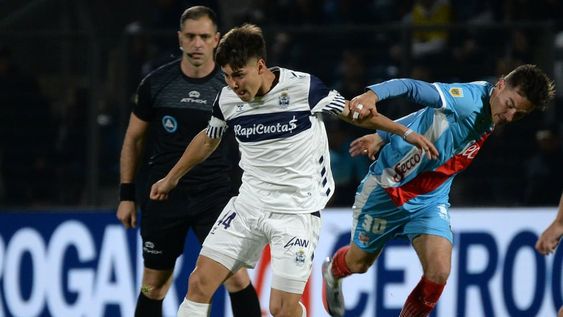Gimnasia y su partido ante Arsenal de Sarandí. (Fotobaires).
