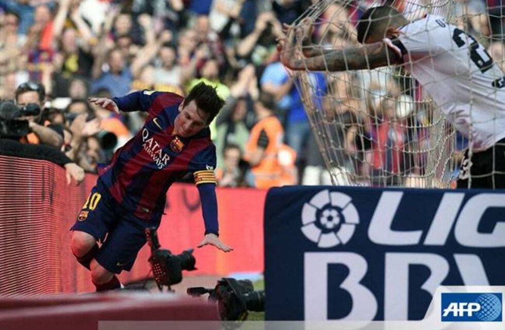 Messi, por triplicado: gol, festejo y una caída inesperada