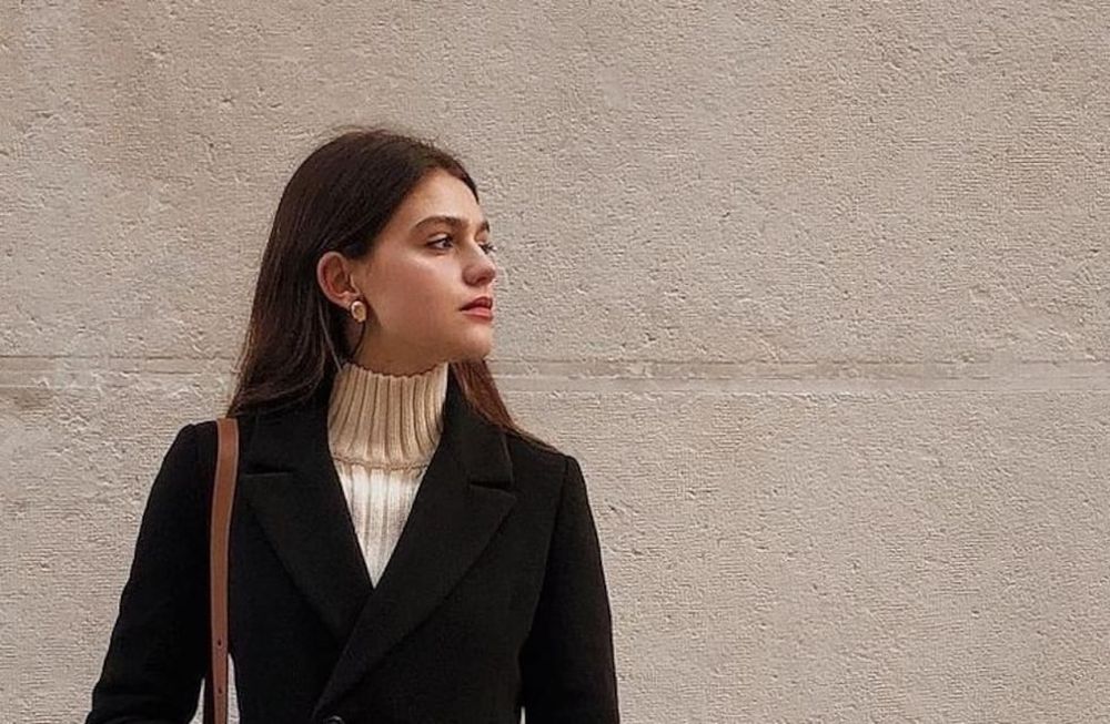 La versatilidad del tapado negro: cómo sumarlo a distintos tipos de looks.