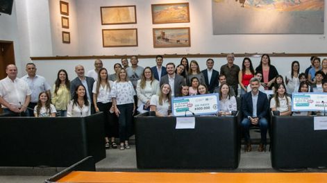 Los Andes | El intendente Ulpiano Suarez participó de la premiación a los ganadores del concurso municipal “Si yo fuera concejal”