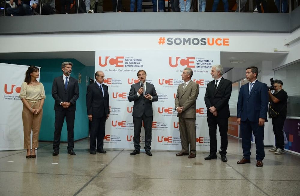 El gobernador Rodolfo Suárez en el acto de inauguración del Instituto de Ciencias Empresariales.