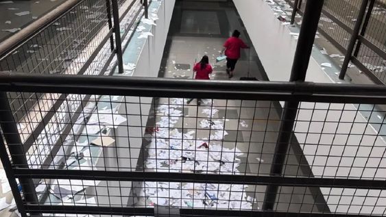 Daños y desmanes en el colegio Santa María