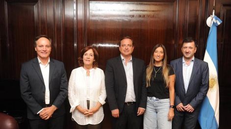 Los Andes | De izquierda a derecha, los senadores Espínola, Vigo, Snopek, Catalfamo y Kueider, integrantes del flamante bloque Unidad Federal