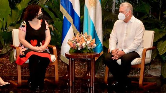 Carla Vizzotti se reunió con Miguel Díaz-Canel Bermúdez para avanzar en un acuerdo de colaboración para la producción en Argentina de la vacuna contra el covid.