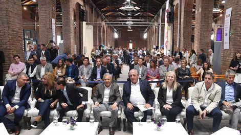 El gobernador Alfredo Cornejo finalizó el acto del Agasajo de Bodegas de Argentina