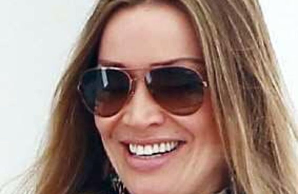 Le sacan la ficha a la misteriosa rubia fotografiada con Banderas