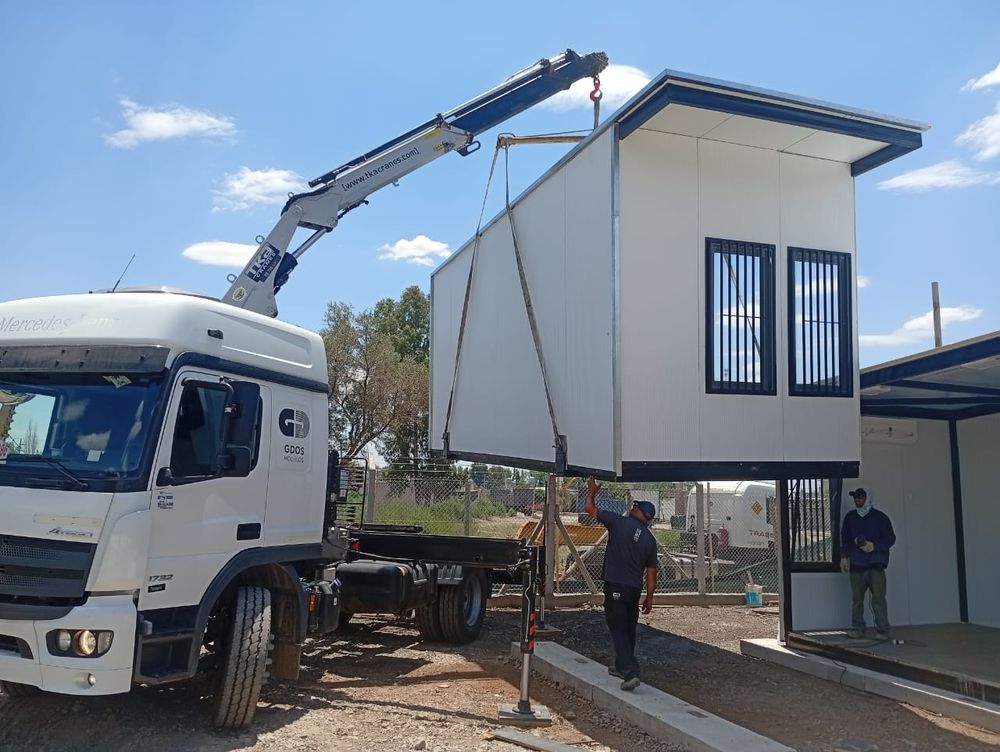 La Dirección General de Escuelas (DGE) avanza con una estrategia inédita en Mendoza: la colocación de aulas portantes en 44 establecimientos educativos de la provincia. Foto: Gobierno de Mendoza 