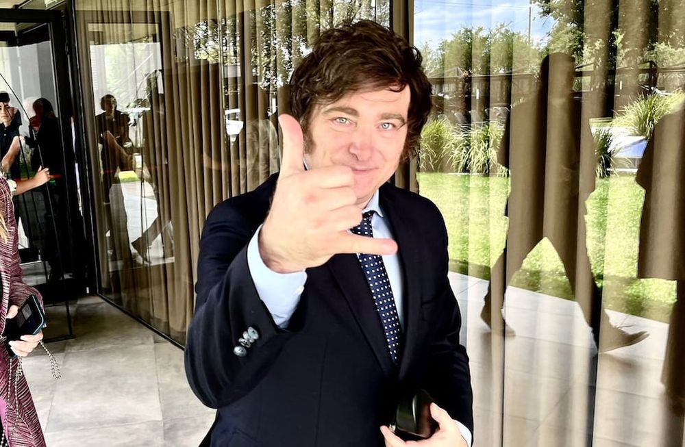 El Diputado Nacional, Javier Milei, quien lidera el partido político, La Libertad Avanza, brindó una conferencia en la ciudad de Río Cuarto, Córdoba, en donde también mantuvo un encuentro con los productores rurales de la zona.