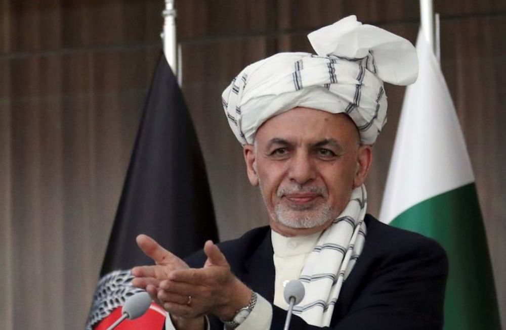 Ghani se disculpó con el pueblo afgano por huir del país y negó haberse fugado dinero. (Foto: Ashraf Ghani presidente de Afganistán/AP Photo/Hamed Sarfarazi)