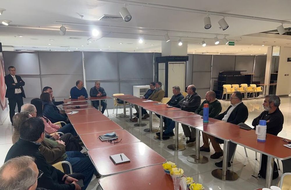 El ministro de Seguridad, Raúl Levrino y el subsecretario de Relaciones Institucionales, Néstor Majul, se reunieron con los jefes de seguridad de supermercados, hipermercados y centros comerciales.