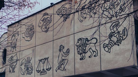 No podés salir de tu casa sin leer el pronóstico para Acuario y otro signo