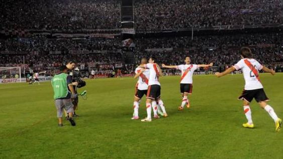River en Medellín: historias de amor, odio y muerte