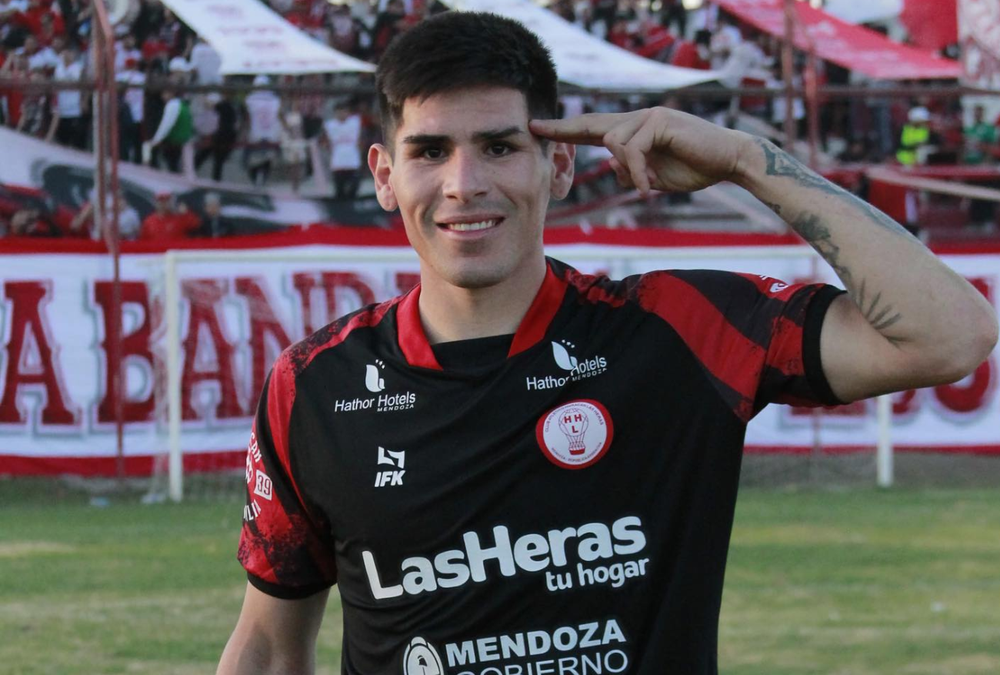 Huracán Las Heras ganó con el gol de Joel Lucero