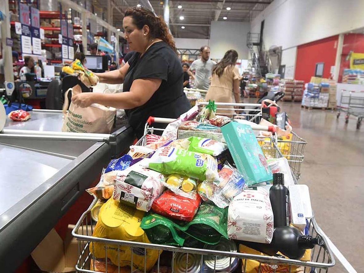 Algunos productos básicos han tenido subas que se acercan al 180% interanual, según el relevamiento que realiza una consultora nacional. Foto: José Gutierrez / Los Andes