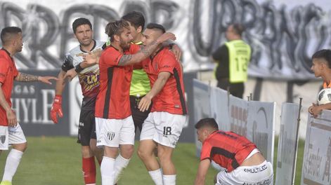‘Nacho’ Morales  se prueba la 9 en Gimnasia