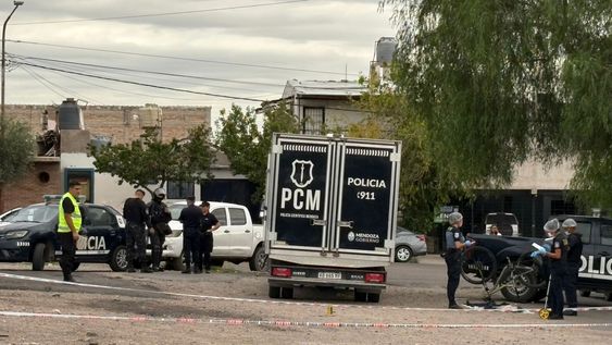 Hallaron a un hombre muerto en una acequia en Las Heras: tenía un corte en la cabeza. | Imagen ilustrativa