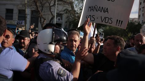 Denunciaron violentos incidentes durante la marcha universitaria en San Rafael y le rociaron gas pimienta en la cara al intendente Omar Félix