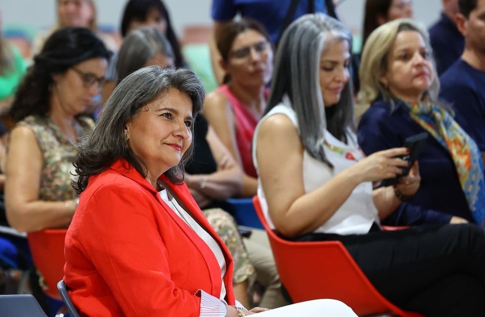 Diana María Ramírez Carvajal es abogada de la Universidad de Medellín, Magíster en Derecho Procesal de la misma Universidad y Doctora en Derecho de la Universidad Externado de Colombia.