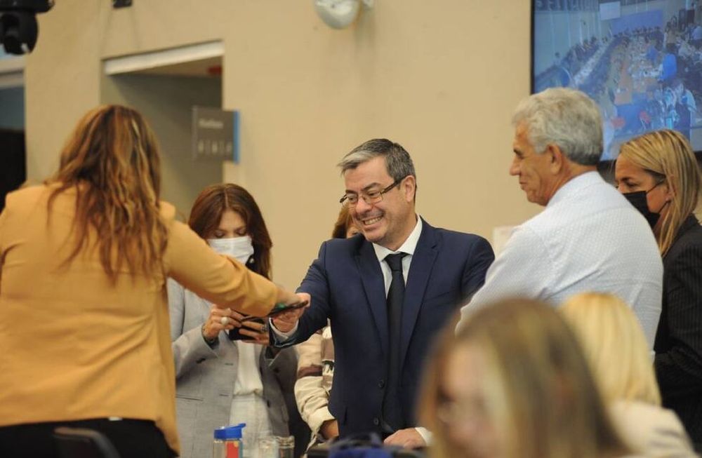 El jefe del bloque oficialista, Germán Martínez, en el plenario de comisiones que analiza el acuerdo con el FMI (Foto: Federico López Claro)