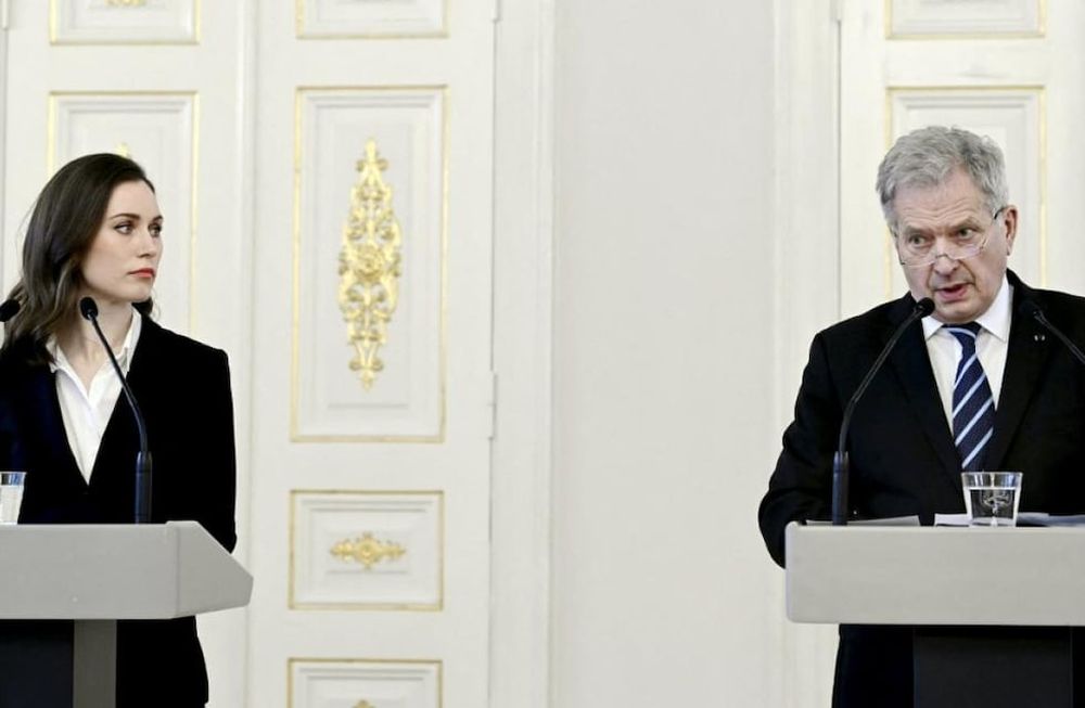 El presidente de Finlandia, Sauli Niinistö, y la primera ministra Sanna Marín.