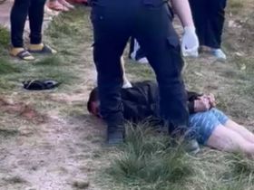 Un jubilado se tiroteó con ladrones que asaltaron el negocio de su nieto en Moreno y mató a un delincuente.