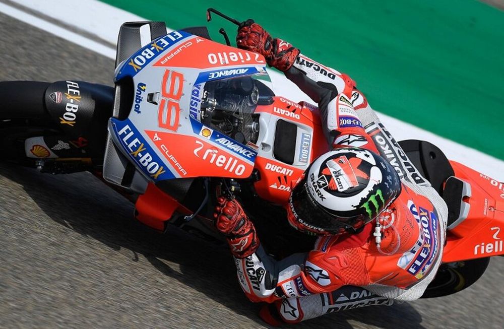 Lorenzo hizo su tercera pole consecutiva
